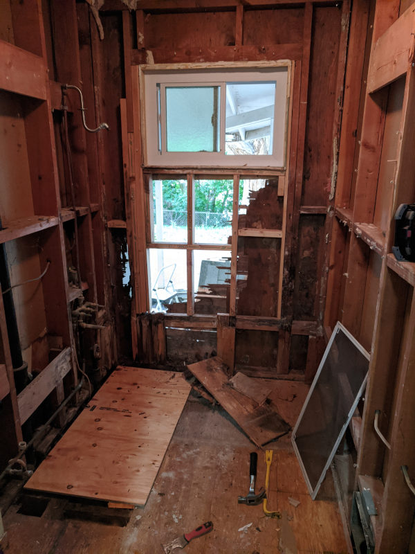 The state of the bathroom project at the beginning. Terrible.